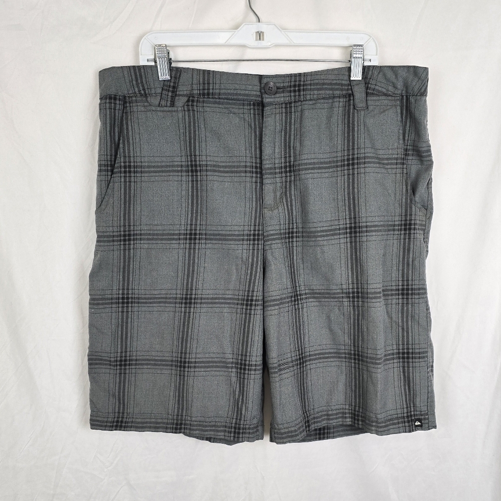 Quiksilver Plaid Gray Viscose Blend Men's Bermuda Shorts sz 38 Preppy